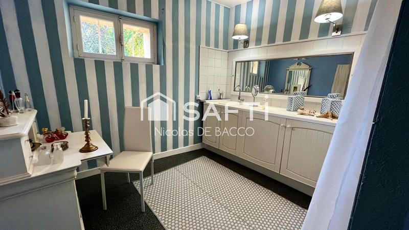 Maison - 296 m² - 9 pièces