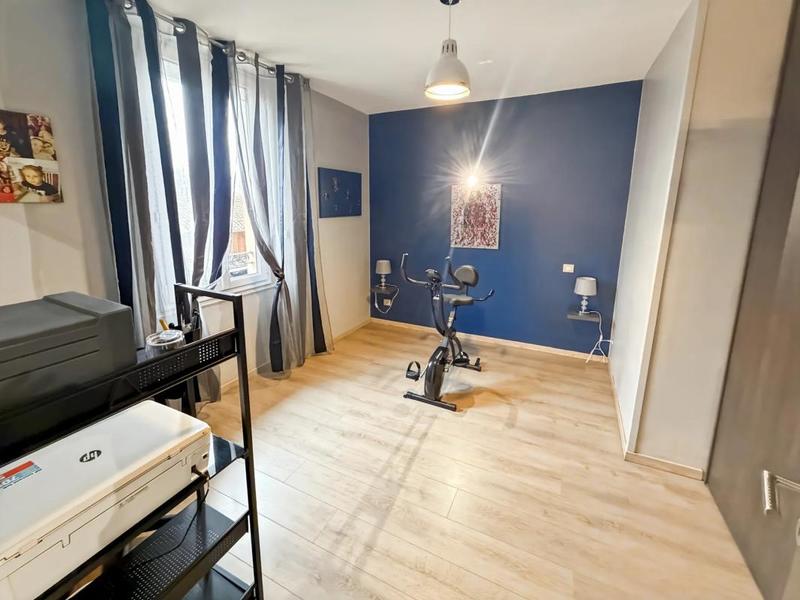 Maison - 240 m² - 8 pièces