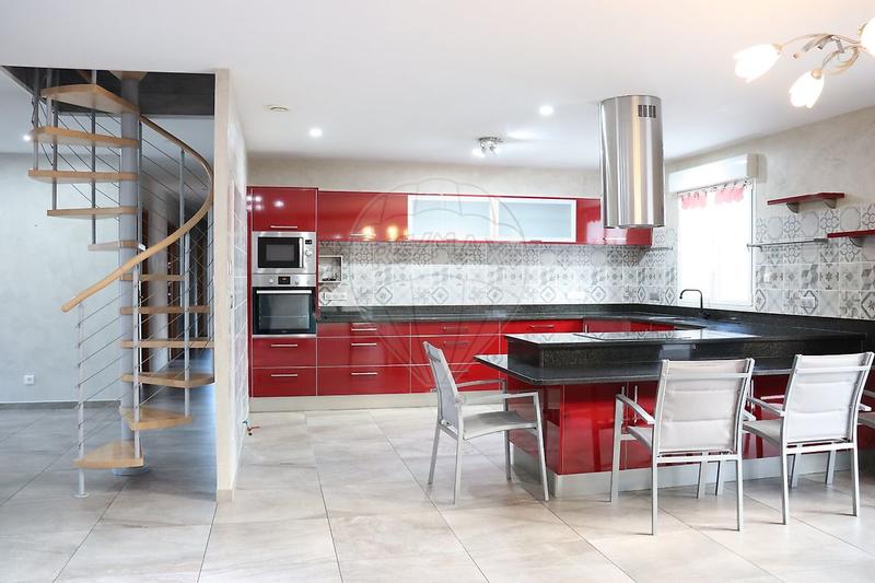 Pavillon - 225 m² - 9 pièces