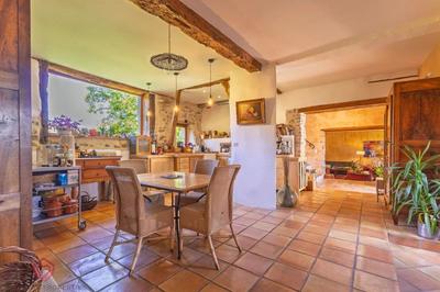 Propriété - 362 m² - 20 pièces