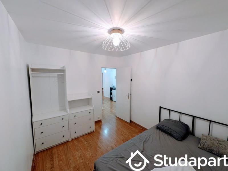 Chambre - 11 m² - 1 pièce