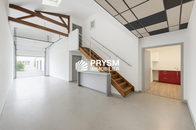 Local d'activités - 242 m²