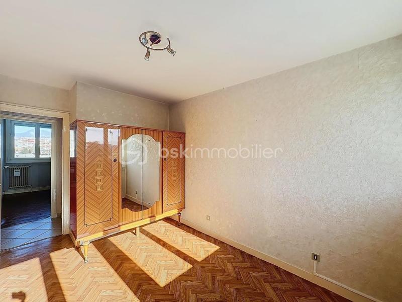 Appartement - 80 m² - 5 pièces