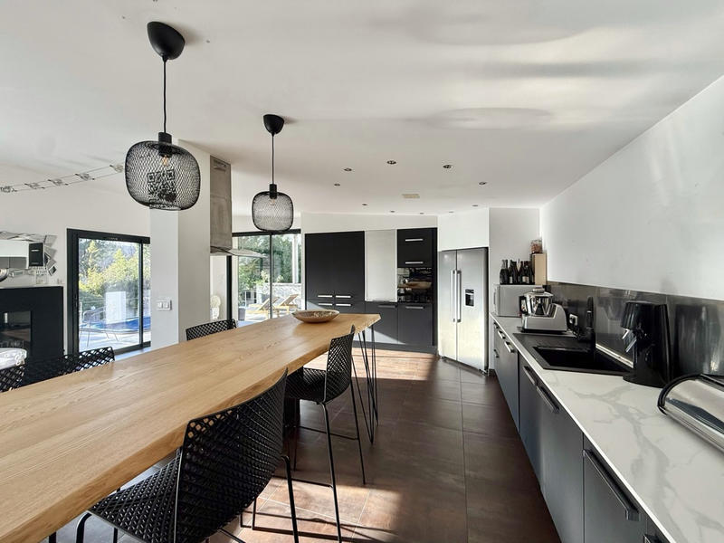 Appartement - 233 m² - 8 pièces