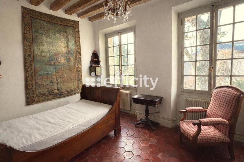 Maison - 200 m² - 8 pièces