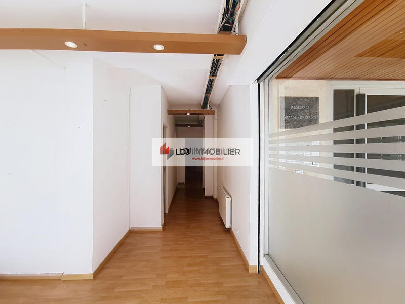 Local commercial - 220 m² - 13 pièces