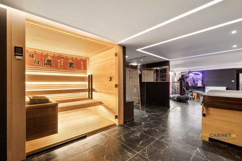 Maison - 585 m² - 10 pièces