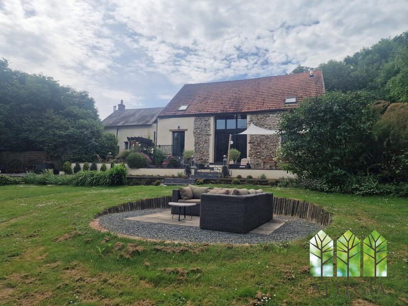 Maison - 245 m² - 6 pièces