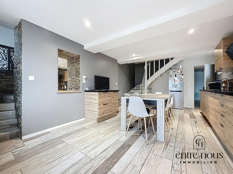 Maison - 140 m² - 5 pièces