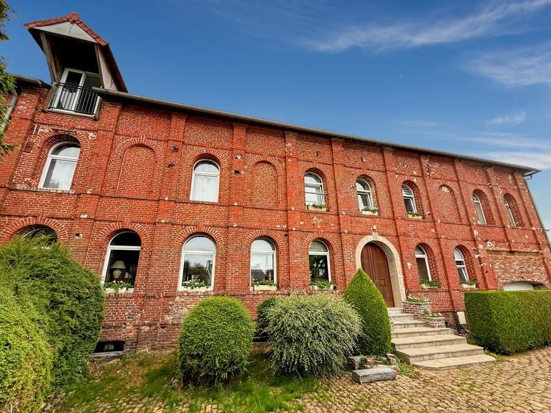 Maison - 650 m² - 8 pièces