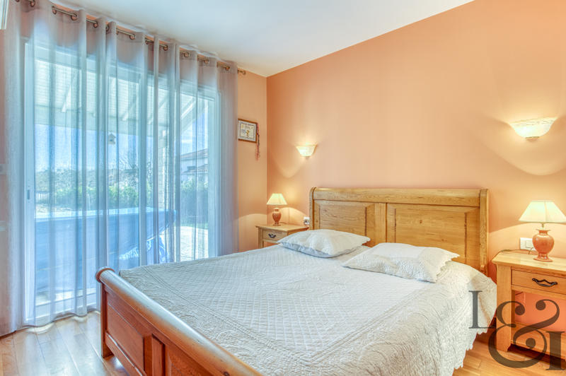 Maison - 188 m² - 9 pièces