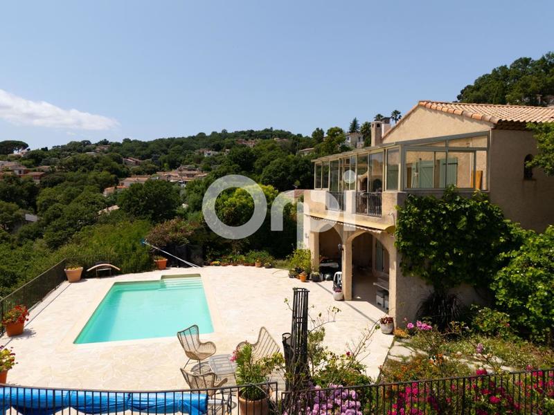 Maison - 245 m² - 8 pièces