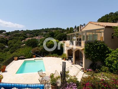 Maison - 245 m² - 8 pièces