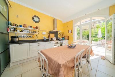 Maison - 260 m² - 5 pièces