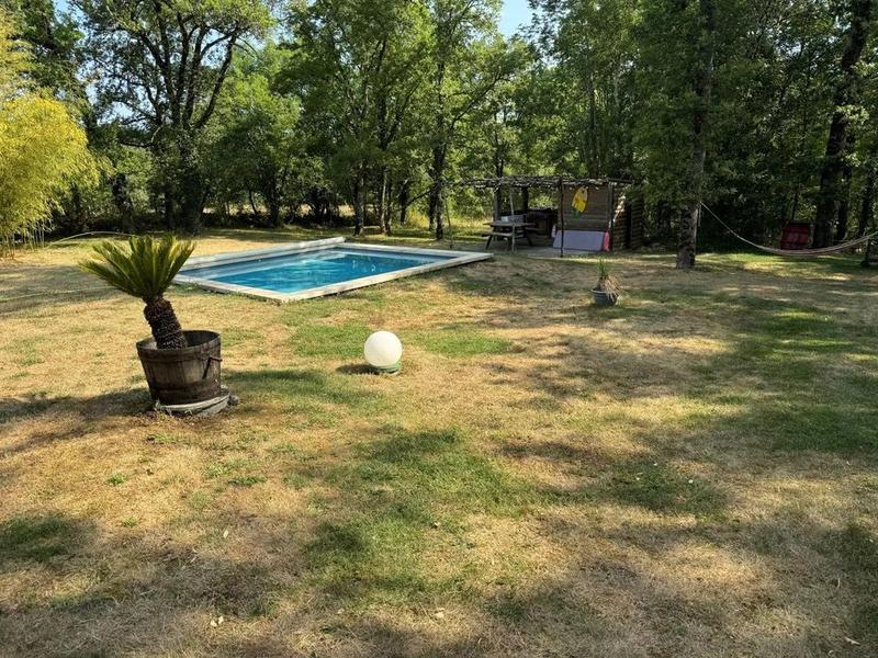 Maison - 280 m² - 9 pièces