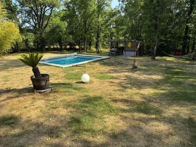 Maison - 280 m² - 9 pièces