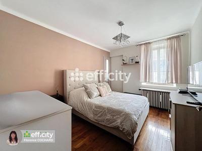 Maison - 408 m² - 13 pièces