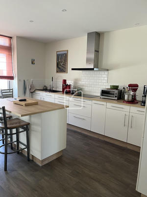 Maison - 300 m² - 9 pièces