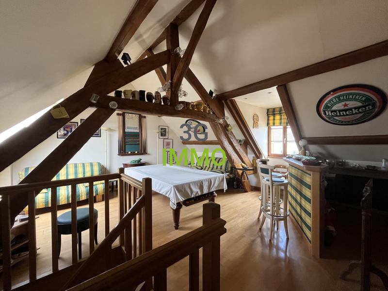 Maison - 255 m² - 9 pièces