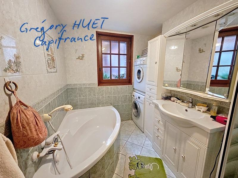 Maison - 121 m² - 8 pièces