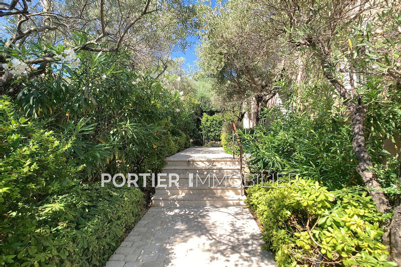 Maison - 300 m² - 9 pièces