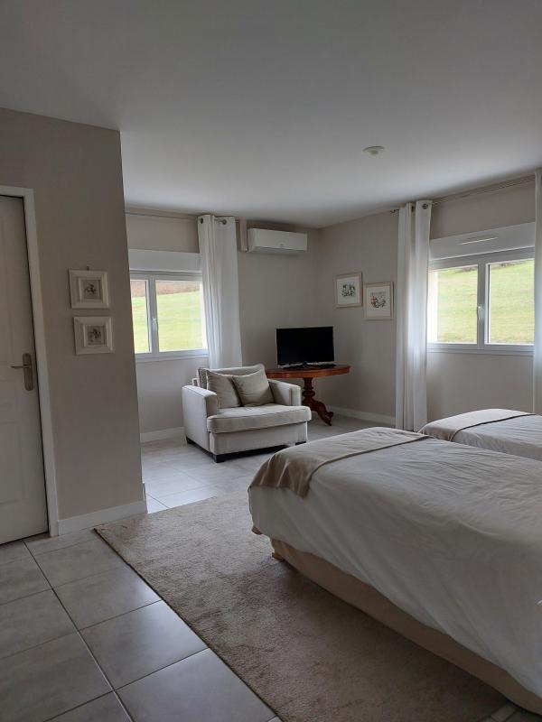 Maison - 236 m² - 7 pièces