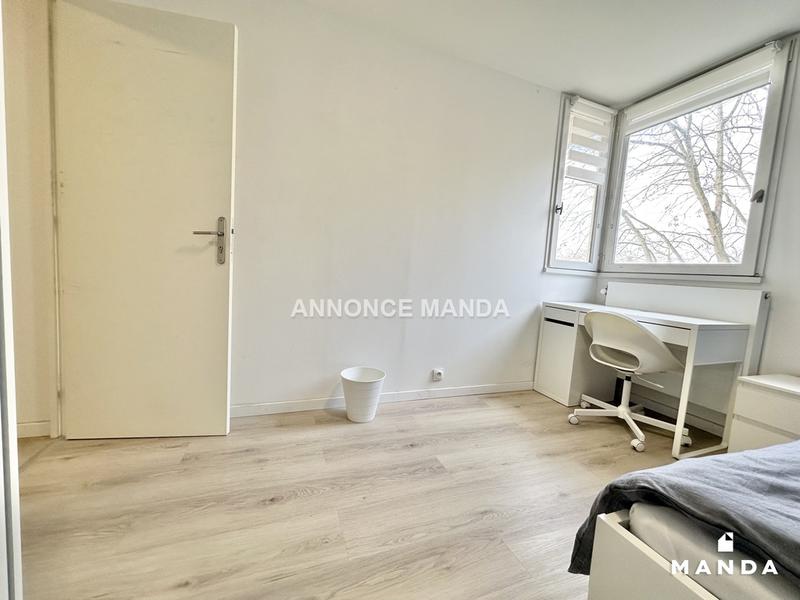 Chambre - 10 m² - 5 pièces