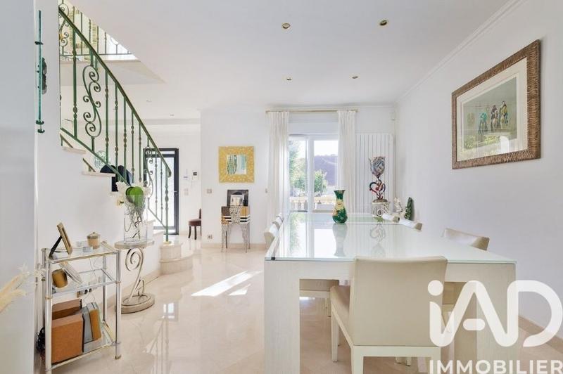 Maison - 290 m² - 7 pièces