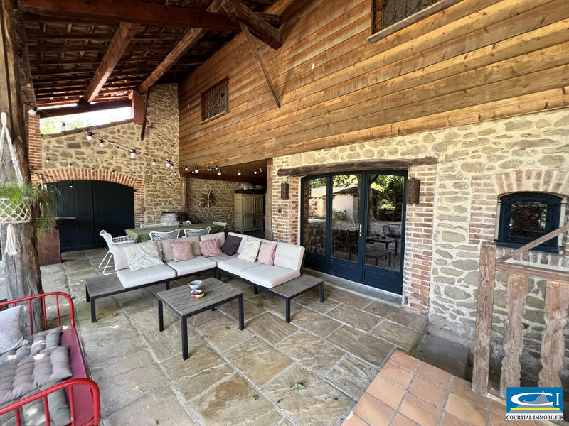 Maison - 202 m² - 7 pièces
