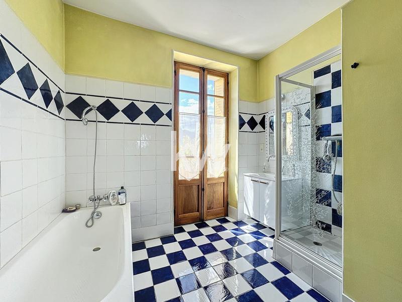 Maison - 250 m² - 10 pièces