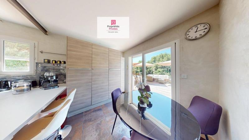 Maison - 140 m² - 5 pièces