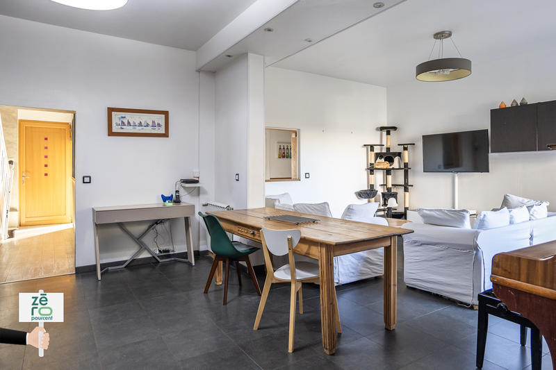 Maison - 230 m² - 10 pièces