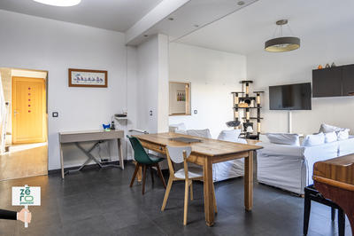 Maison - 230 m² - 10 pièces