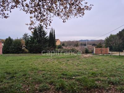 Terrain constructible - 1 060 m²