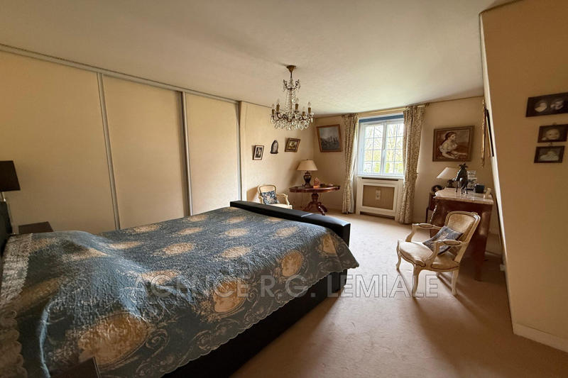 Maison - 223 m² - 7 pièces