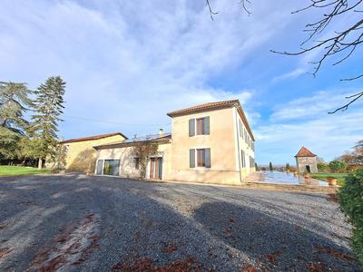 Maison - 375 m² - 10 pièces