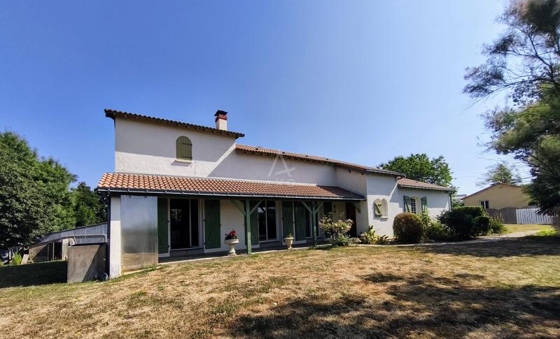 Maison - 206 m² - 10 pièces