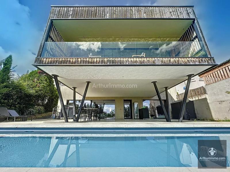 Maison - 260 m² - 6 pièces