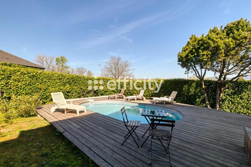 Maison - 228 m² - 9 pièces