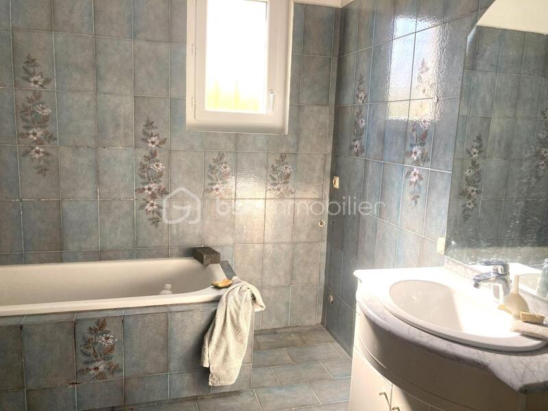 Maison traditionnelle - 160 m² - 8 pièces