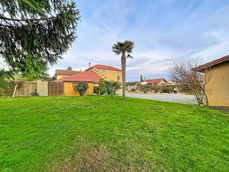 Maison - 330 m² - 9 pièces