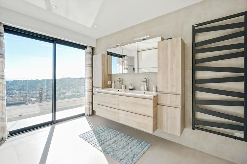 Maison - 260 m² - 6 pièces