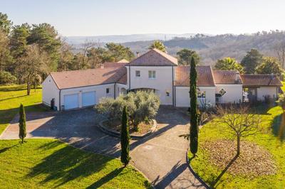 Demeure - 280 m² - 7 pièces