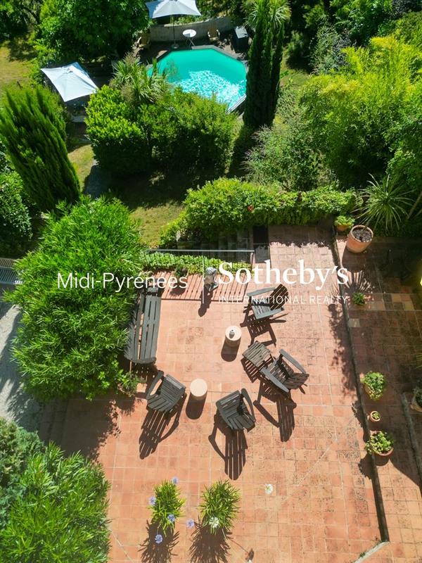 Maison de ville - 336 m² - 10 pièces