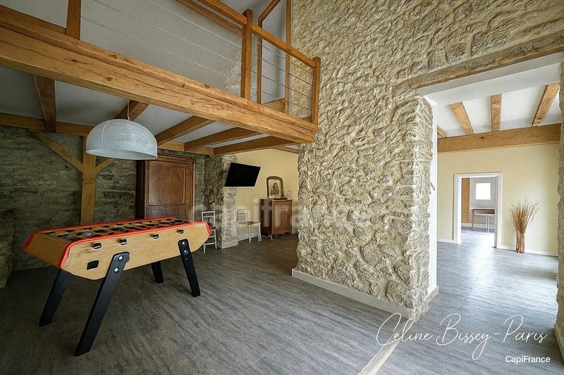 Maison - 256 m² - 6 pièces