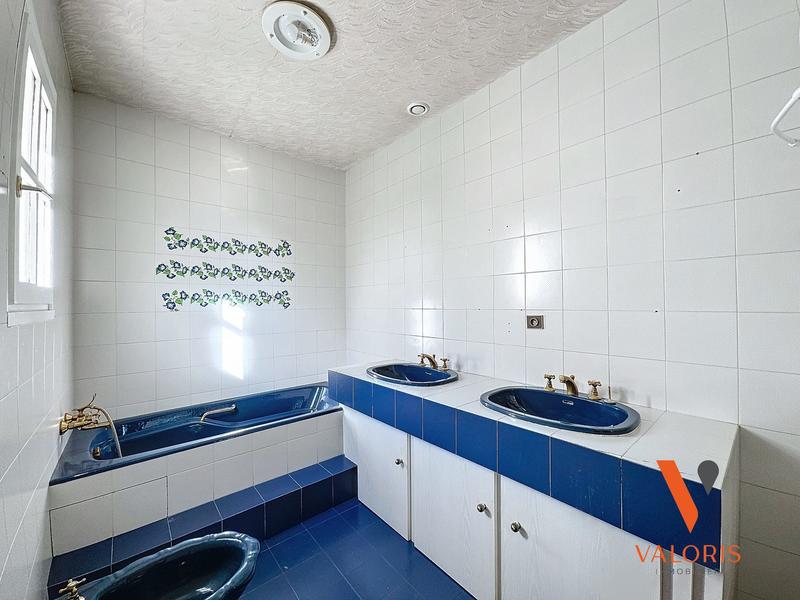 Maison - 201 m² - 7 pièces