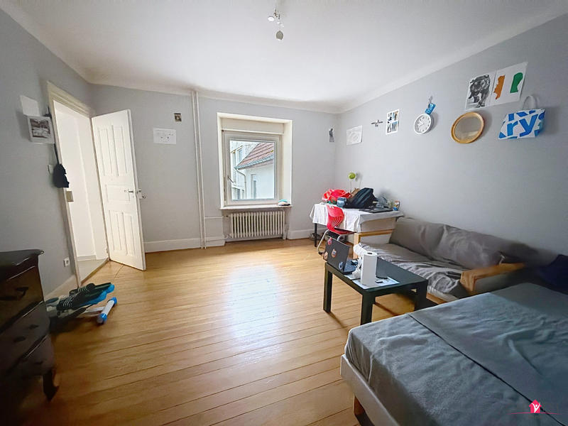 Maison - 220 m² - 8 pièces