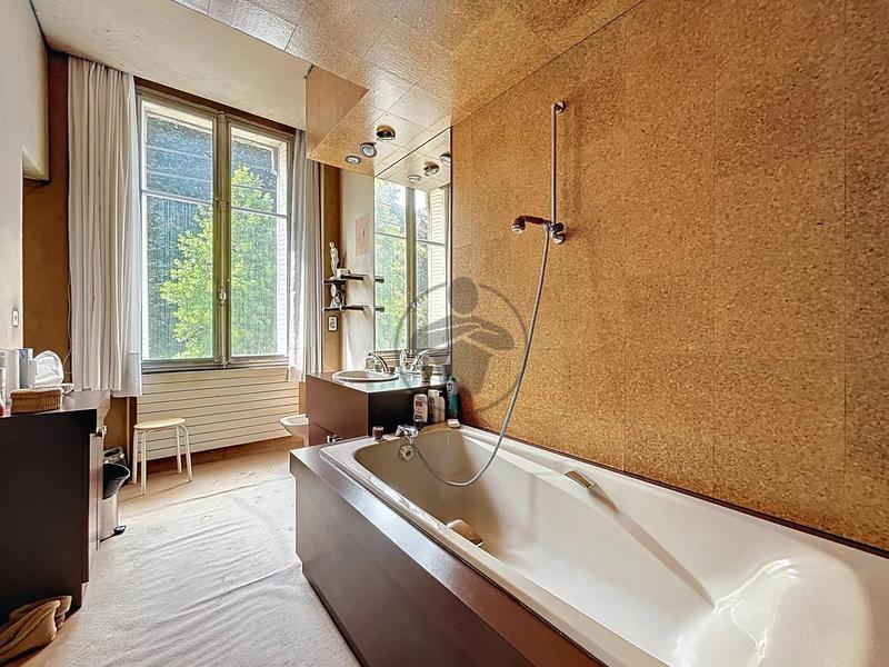 Maison - 276 m² - 9 pièces