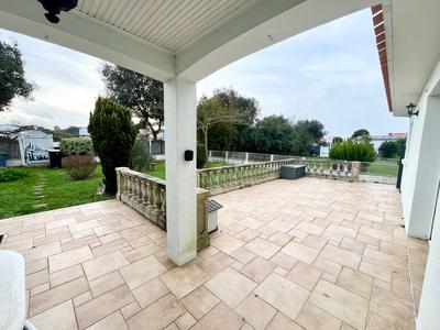 Maison - 223 m² - 7 pièces