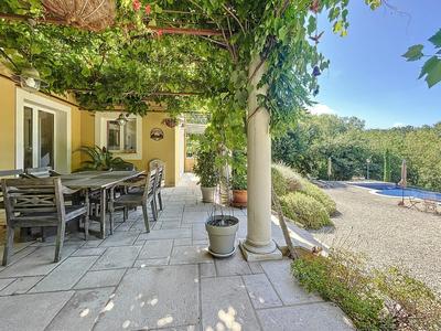 Villa - 253 m² - 8 pièces